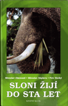 Sloni žijí do sta let