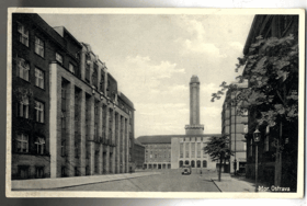 Moravská Ostrava - Ředitelství Báňské a hutní společnosti a nová radnice (pohled)