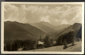 Javorina - kostolík, v pozadí Široká (pohled)