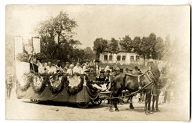 Slavnost 27. - 29. 6. 1914 - 50 let trvání besedy - povoz (pohled)