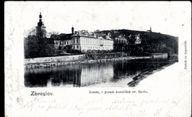 Zbraslav - zámek, v pozadí kostelíček sv. Havla (pohled)