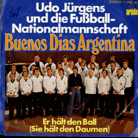 SP - Udo Jürgens - Buenos Dias Argentina, Er hält den Ball