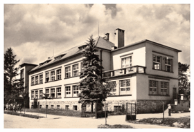 Klánovice - Základní devítiletá škola (pohled)