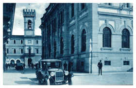Terni - La Torre Comunale - Itálie - automobil (pohled)