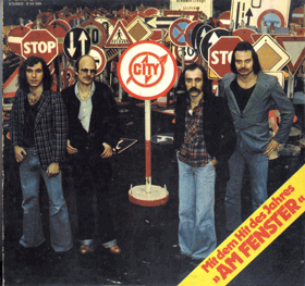 LP - City - Am Fenster