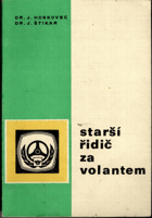 Starší řidič za volantem
