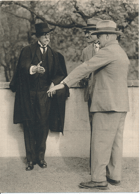 President Osvoboditel s br. Dr. Karlem Hellerem a br. V. Mullerem v Tyršově domě v květnu 1929 (pohled)