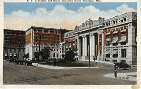 Kanada - Winnipeg - stanice C.P.R. a Royal Alexandra hotel (pohled)