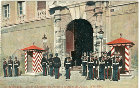 Monaco, střídání stráží (pohled)