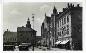 Nový Bydžov, náměstí, auta (pohled)