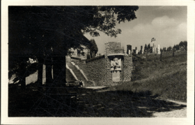 Staré Hamry - Pomník Maryčky Magdonové (pohled)
