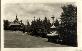 Beskydy - Pustevně na Radhošti - Útulna Maměnka a valašská zvonička (pohled)