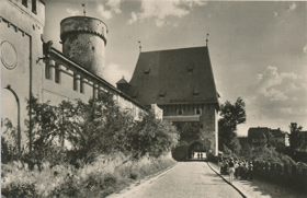 Tábor - Bechyňská brána s hradní věží Kotnova (pohled)