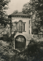 Státní zámek Veltrusy - Laudonův pavilon v zámeckém parku (pohled)