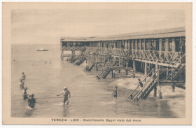 Itálie - Venezia - Lido - Stabilimento Bagni visto dal mare (pohled)