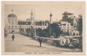 Itálie - Lido di Venezia - Excelsior Hötel - Viale laterale (pohled)
