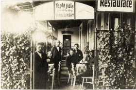 Restauracena nádraží - Milovice, personál (pohled)
