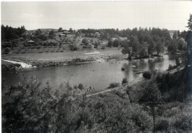 Vojníkov - partie na řece Otavě, v pozadí chata Svazarmu (pohled)