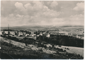 Pohled na sídliště Březovou u Sokolova - v pozadí Tisová (pohled)