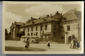 Prostějov, zámek, autobus (pohled)