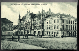 Nový Bydžov - Radnice a Občanská záložna (pohled)
