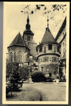 Plzeň - Františkánský kostel s renovovanou částí zbytku měst. hradeb s věží (pohled)
