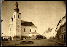 Kroměříž - chrám P. Marie na Riegrově náměstí (pohled)