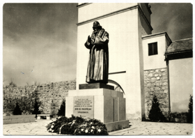 Uherský Brod - památník Jana Amose Komenského (pohled)