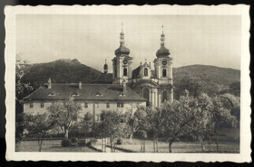 Hejnice - Kostel z klášterní zahrady (pohled)