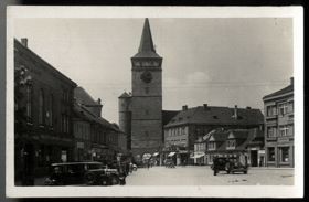Jičín, náměstí, automobily (pohled)