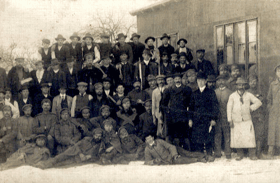 Skupinové foto 1914 (pohled)