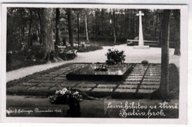 Zlín - lesní hřbitov - Baťův hrob (pohled)