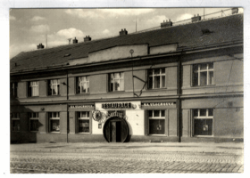 Praha - Na Vlachovce - restaurace a hotel v sudech (pohled)