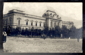 Budova - muzeum, divadlo??? (pohled)