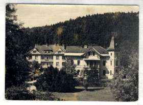 Lázně Luhačovice - Léčebný dům Bystrica a lékárna (pohled)