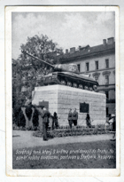 Praha - sovětský tank u Štefánikových kasáren (pohled)
