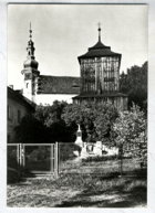 Obříství - zámek a zvonice (pohled)